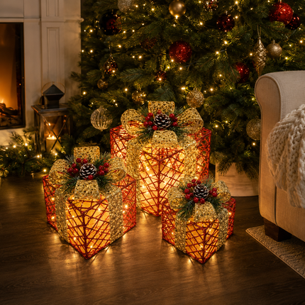 70 LED Christmas Set of 3 Lighted Gift Boxes Decorations Festive Red Pathway Decorative Boxes Christmas Tree Skirt Ornament for Garden,Holiday,Party Solar Waterproof Red Gift Boxes for Christmas