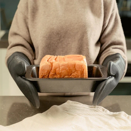 4Pcs Kitchen Set Silicone Gloves Mats Heat Resistant Baking Microwave Oven Mitts